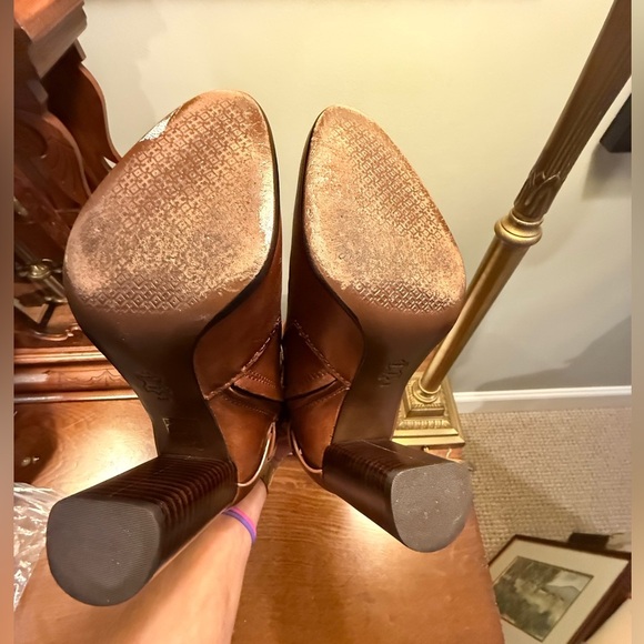 Tory Burch Colton 85MM Almond Brown Leather 3.25”Heel Booties Size 5 MSRP $495 - Picture 9 of 13